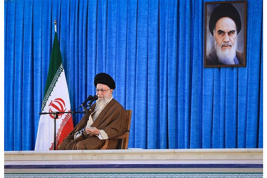امام آن مرد بزرگی است که بعد از سی و چند سال از رحلت ایشان حضورش در جهان هنوز ملموس است