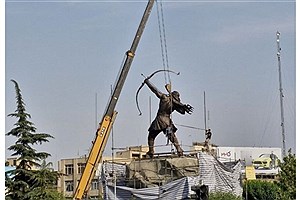 نصب مجسمه ۱۵متری آرش کمانگیر در میدان ونک