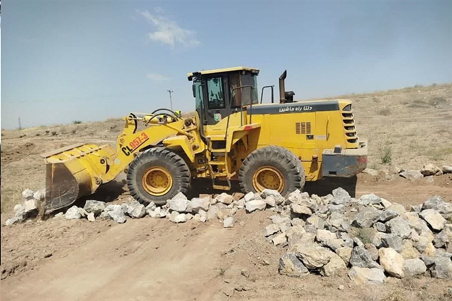 تصویر بازگشت ۲۰۰۰۰ مترمربع از اراضی کشاورزی شهرستان آبیک به چرخه تولید