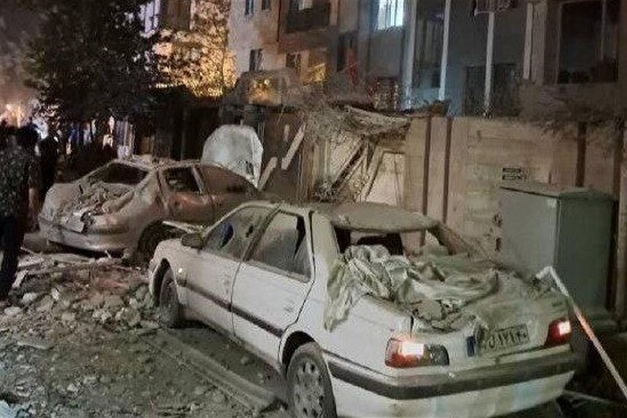 دو پیکر از زیر آوار حمله اسرائیل در ستارخان تهران بیرون کشیده شد+فیلم