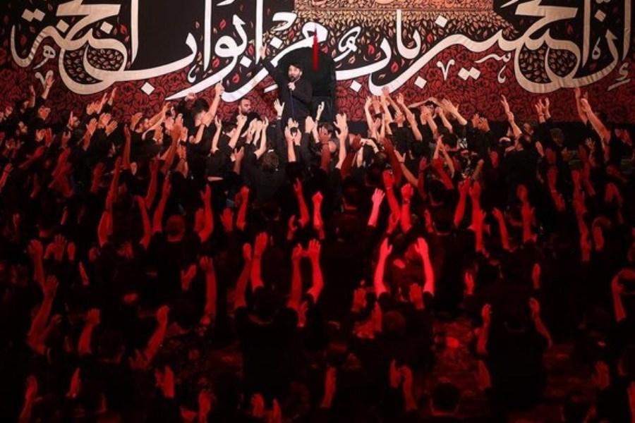 محرم حماسه؛ پرچم سرخ حسین(ع) در میدان تقابل با دشمن به اهتزاز درمی‌آید