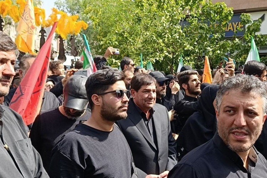 تصویر حضور مخبر، ضرغامی و چمران در مراسم تشییع شهدای حمله اسرائیل