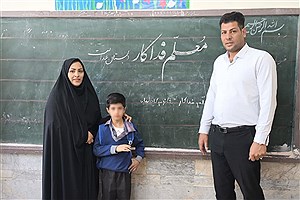 معلم نجف‌آبادی، معمار لبخند و امید&#47; اهدای دست مصنوعی به دانش‌آموز نیازمند
