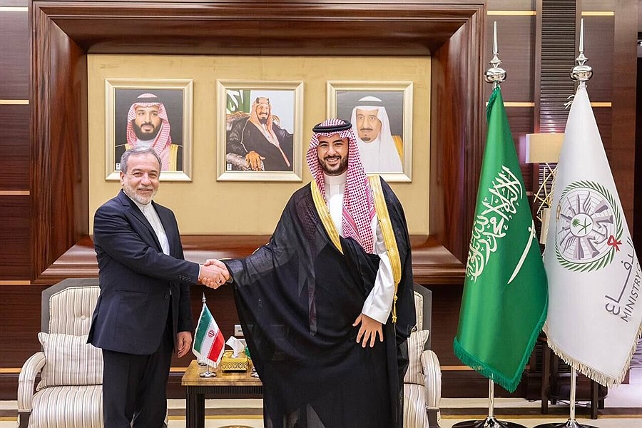 تصویر توئیت وزیردفاع عربستان درباره دیدار با عراقچی