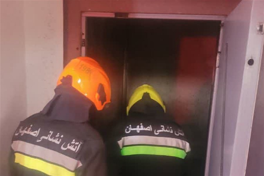 تصویر سقوط هولناک زن ۴۲ ساله در چاهک آسانسور
