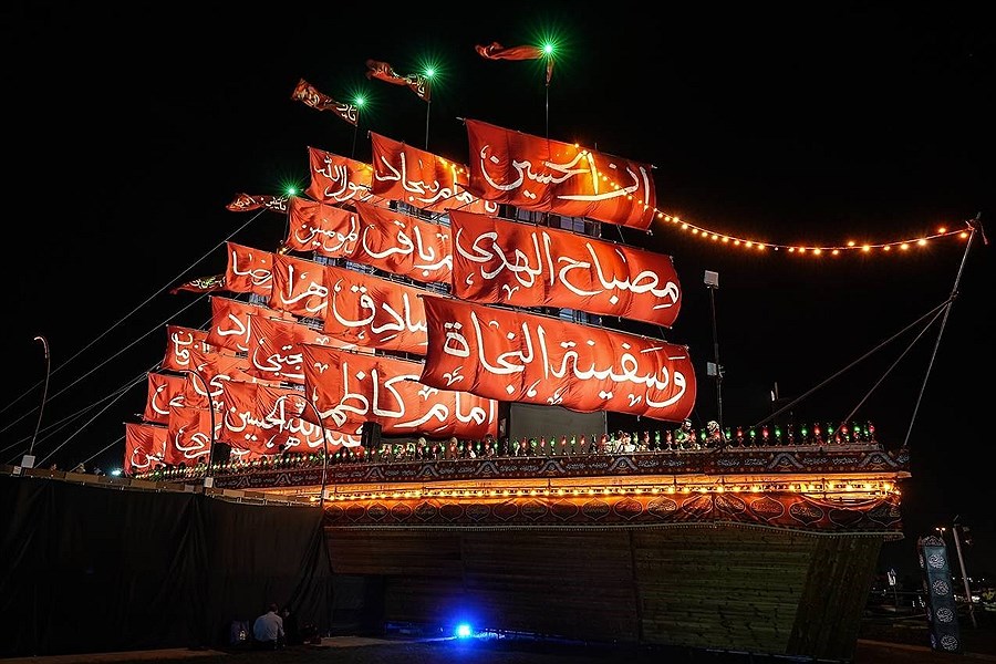 تصویر آغاز «محرم‌شهر» با نماد کشتی نجات و صحن باب‌القبله در قلب پایتخت