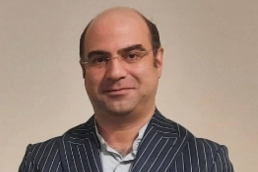 تصویر عابد مشایخ آمد&#47; اقتصاد، مشاور تازه گرفت