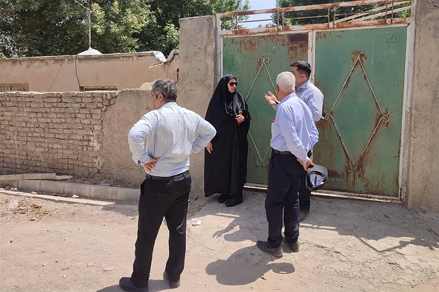 تصویر شیرین مافی؛ چهره شاخص مدیریت میدانی قزوین&#47; در دفتر نشستن کافی نیست، باید کنار مردم بود