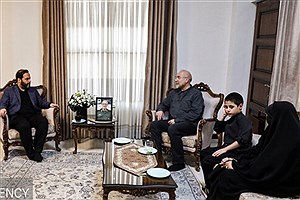حضور قالیباف در منزل سرلشکر شهید غلامرضا محرابی