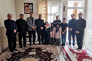 مدیر عامل فروشگاه شهروند در دیدار با خانواده شهدا: شما عزیز دادید، ما فقط سر تعظیم فرود می‌آوریم