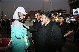 خدمت بی‌وقفه خادمان مشهدی به زائران اباعبدالله در نجف اشرف