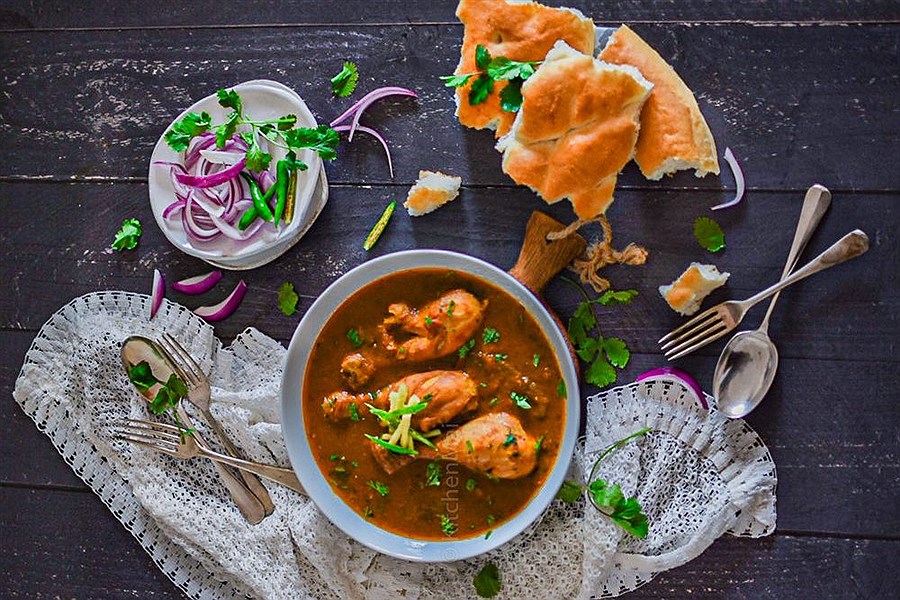 تصویر خورشت مرغ کاری یک غذای خوشمزه هندی+ طرز تهیه