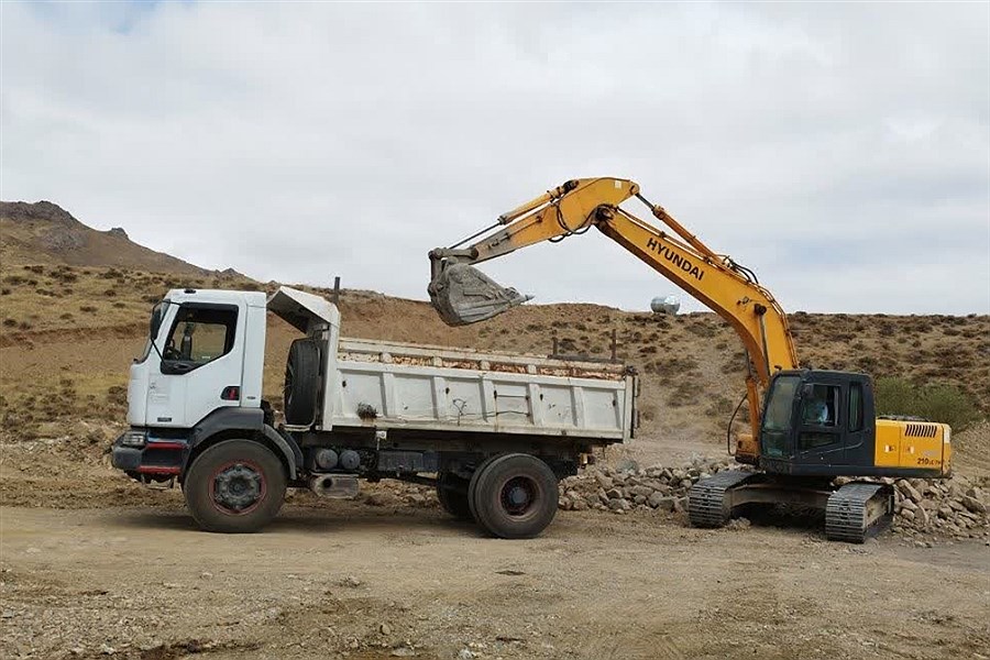 تصویر وقتی بسیج سازندگی تعطیلی نمی‌شناسد؛ تداوم خدمت در روز شهادت امام رضا(ع)