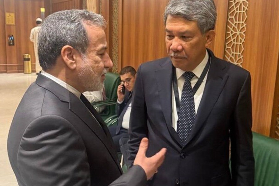 تصویر عراقچی با وزیر خارجه مالزی دیدار کرد