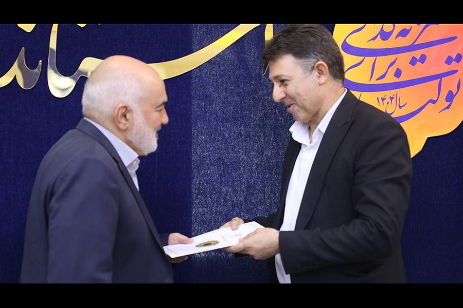 تصویر مراسم تکریم و معارفه در اهواز؛ خداحافظی بهروز نهاوندی و آغاز کار فردوس‌پناه در سازمان همیاری خوزستان