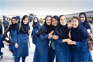 چالش‌های دانش‌آموزان با لباس فرم مدارس؛ نمی‌خواهیم شبیه دوران ناصرالدین‌شاه لباس بپوشیم!