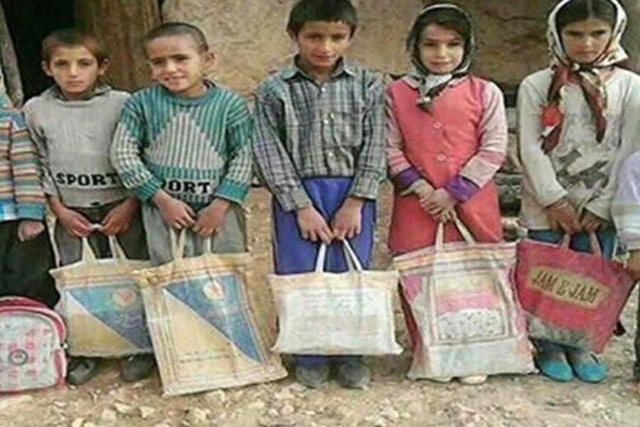 تصویر توزیع ۲۵۰ هزار بسته نوشت‌افزار و ۱۰ هزار کیف معلمانه در آستانه سال تحصیلی