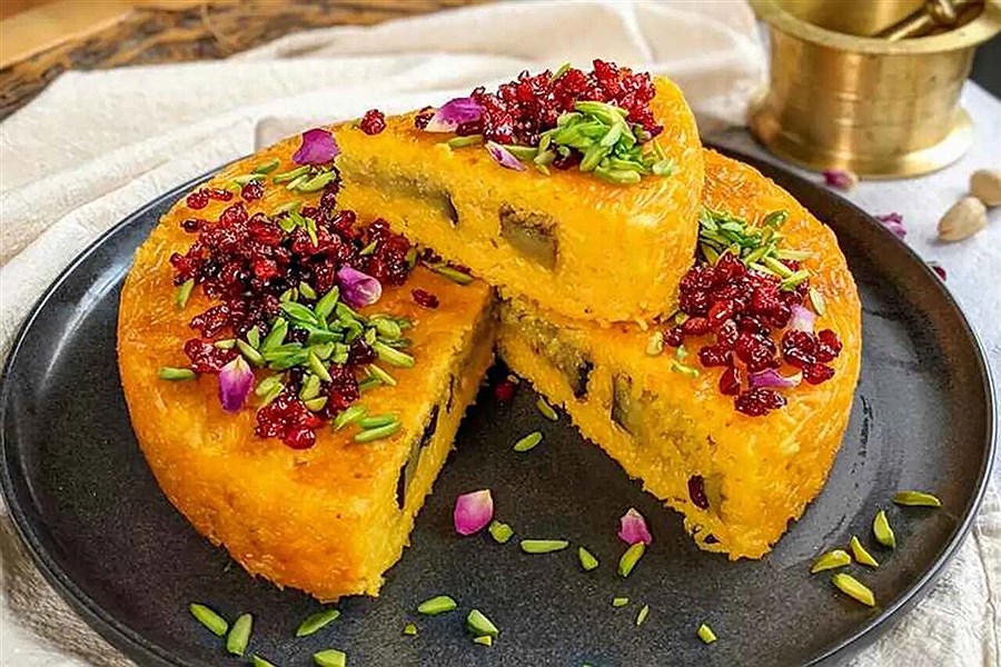 تصویر ته چین مجلسی مرغ و بادمجان؛ خوشمزه و خوش‌رنگ برای فصل پاییز