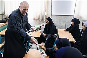 حضور قالیباف در مدرسه دخترانه فاطمیون تهران