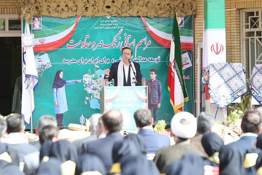 تصویر زنگ مهر و مقاومت، یادآور تلاش معلمان و رشادت رزمندگان است