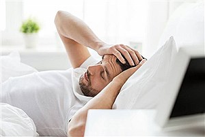با سردرد از خواب بیدار می‌شوید؟ این ۷ عامل احتمالی را بدانید