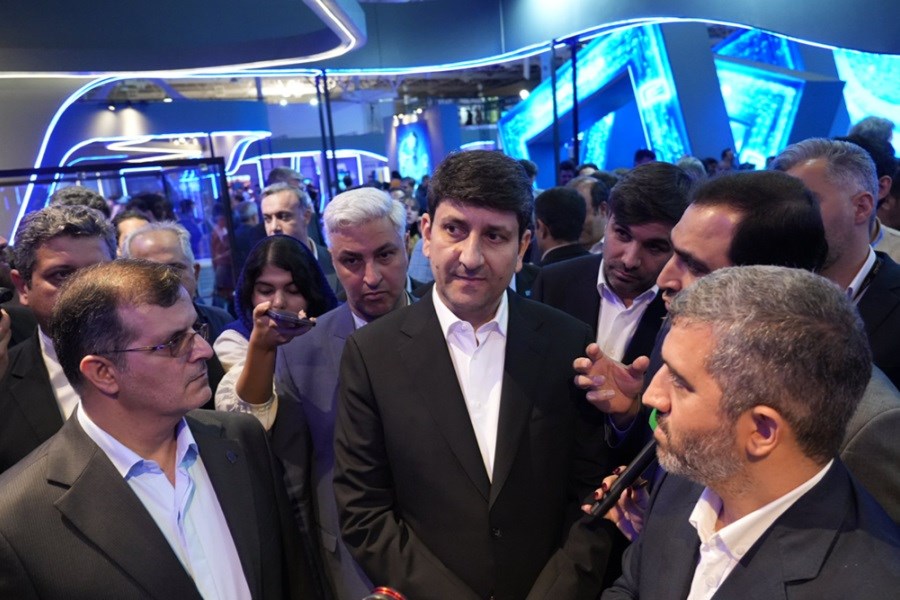 تصویر فعال‌سازی رسمی نخستین eSIM همراه اول؛ بیش از نیم میلیون نفر در صف استفاده