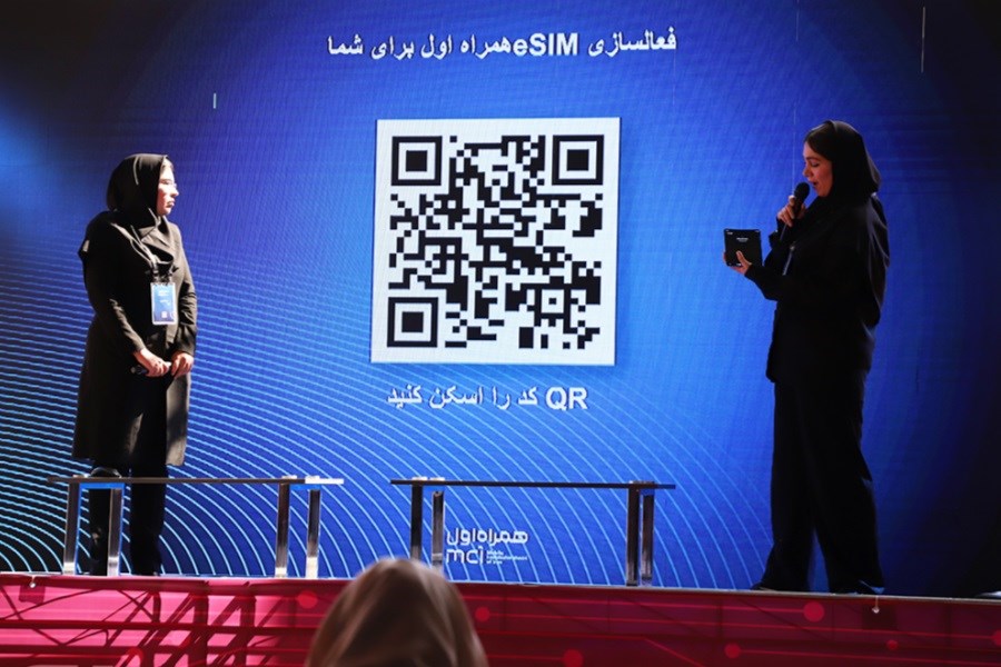 تصویر پنل معرفی «eSIM» همراه اول در الکامپ ۱۴۰۴ برگزار شد
