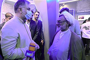 بازدید دبیر شورای عالی انقلاب فرهنگی از نوآوری‌های همراه اول در الکامپ 1404