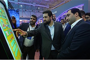 بازدید دبیر شورای‌عالی فضای مجازی از غرفه همراه اول در الکامپ ۱۴۰۴