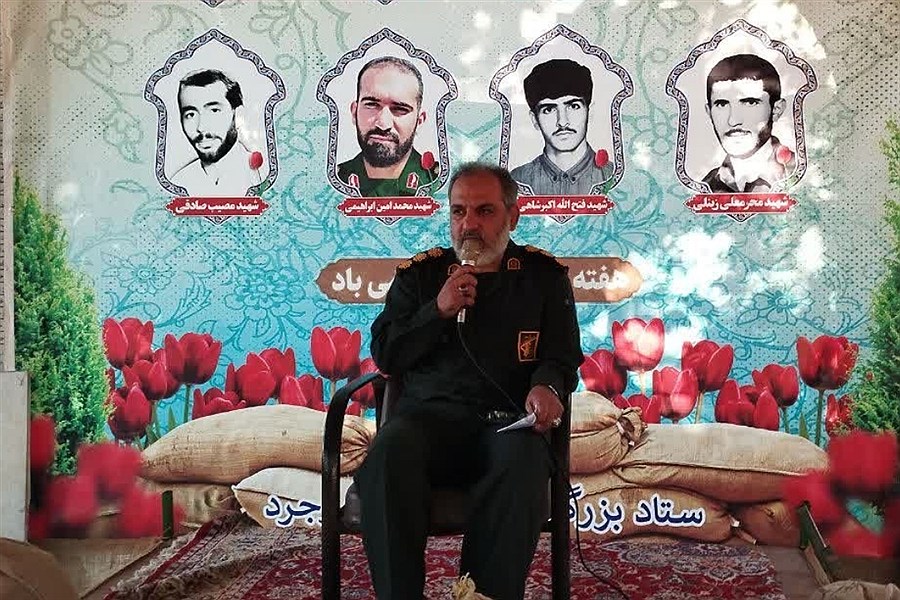تصویر شهدای دفاع مقدس چراغ راه امروز ملت ایران هستند
