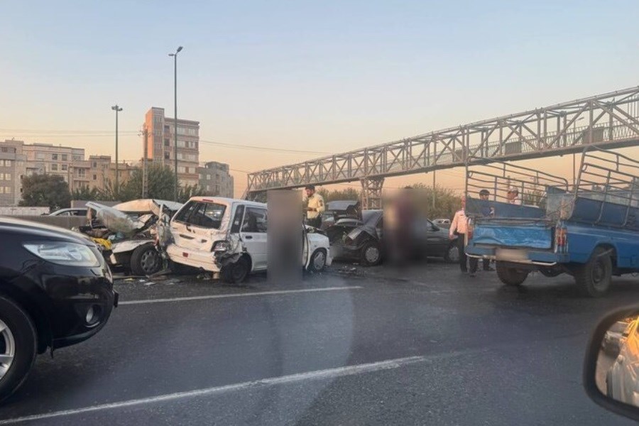 تصویر تصادف زنجیره‌ای در اتوبان آزادگان