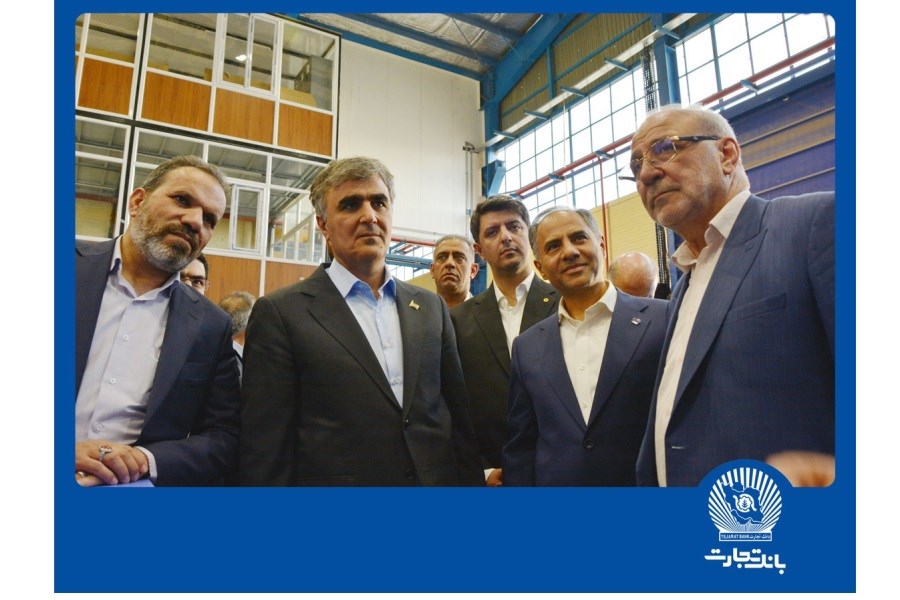 تصویر دکتر فرزین: انرژی خورشیدی از مهم‌ترین اولویت‌های رئیس‌جمهور است