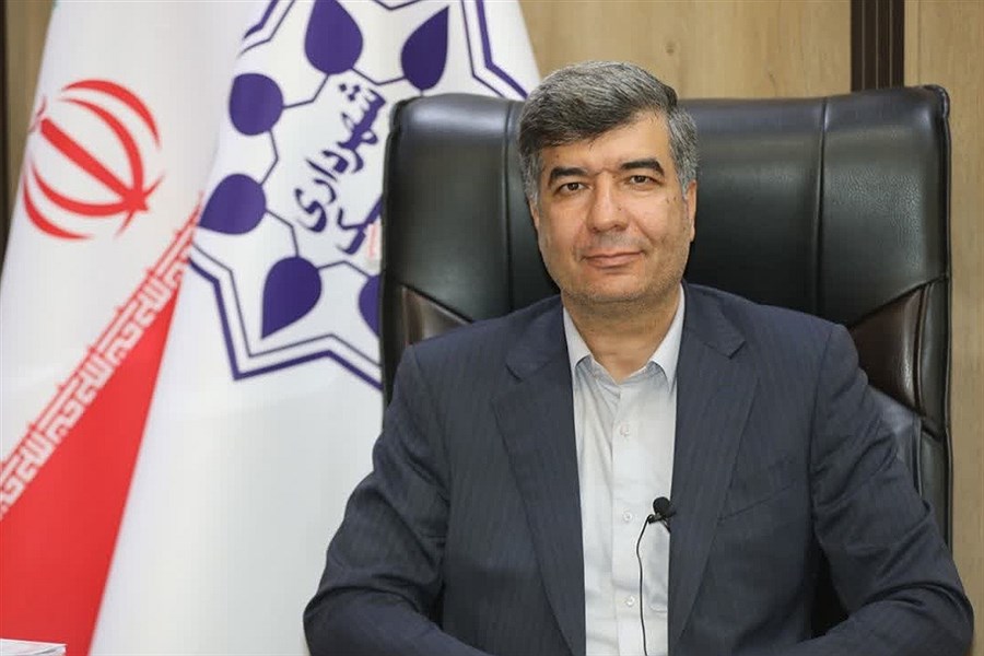 تصویر آسفالت‌ریزی و لکه‌گیری در سطح شهر آبیک؛ شهردار: رضایت شهروندان اولویت ماست