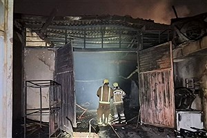 آتش‌سوزی گسترده در کارگاه مبل‌سازی تهران