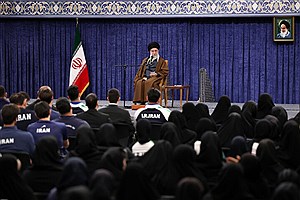رهبر انقلاب خطاب به رئیس‌جمهور آمریکا: اصلاً شما چه کاره هستید؟