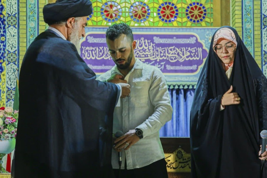 تصویر افتخار فوتسال ایران در لباس خادمی مسجد جمکران