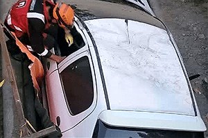 سقوط پژو ۲۰۶ در محل گودبرداری در مشهد