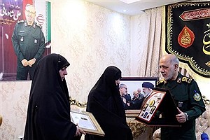 اعطای درجه سپهبدی به شهید علی شادمانی اعطای درجه سپهبدی به شهید علی شادمانی