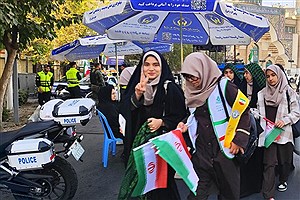 دانش‌آموزان تهرانی در صف نخست راهپیمایی ۱۳ آبان