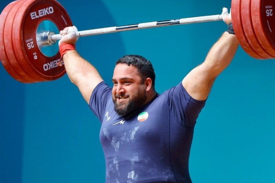تصویر رضا حسن‌پور با دو برنز ایران را در وزنه‌برداری بازی‌های اسلامی سربلند کرد