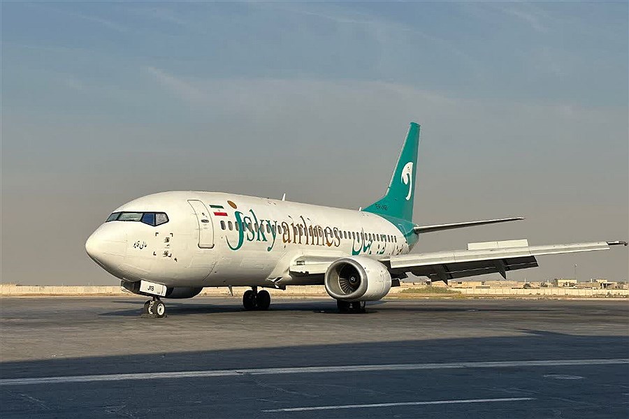 تصویر نقش‌جهان و عالی‌قاپو روی باند پرواز؛ آغاز حماسه هوایی اصفهان