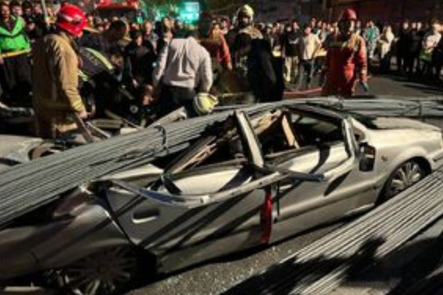 تصویر واژگونی کامیون در بلوار کوهسار تهران