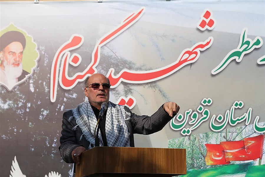 تصویر شهدا زنده‌اند و رازق الهی‌اند &#47;مردم قزوین با شکوهی کم‌نظیر بدرقه کردند