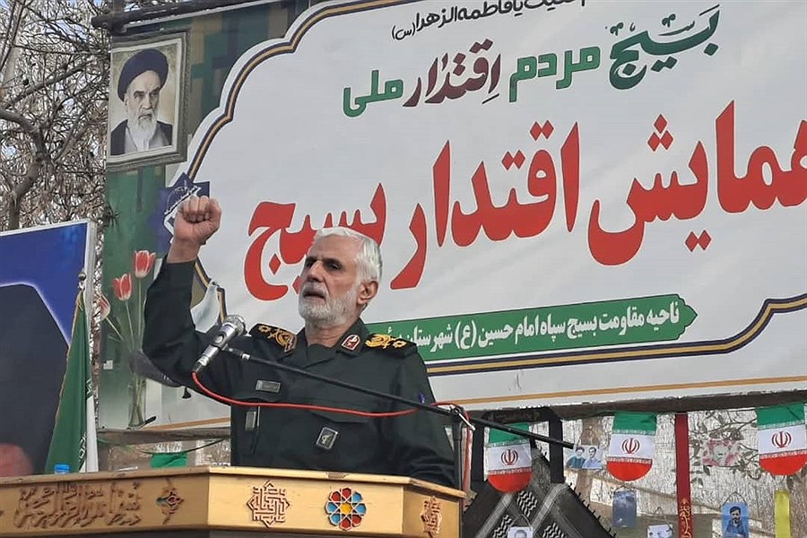 تصویر بسیج؛ نیرویی که از دل مردم برخاست و به قله‌های خدمت رسید