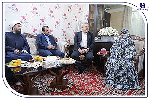 ادای احترام به مقام مادران شهدا در بانک صادرات ایران