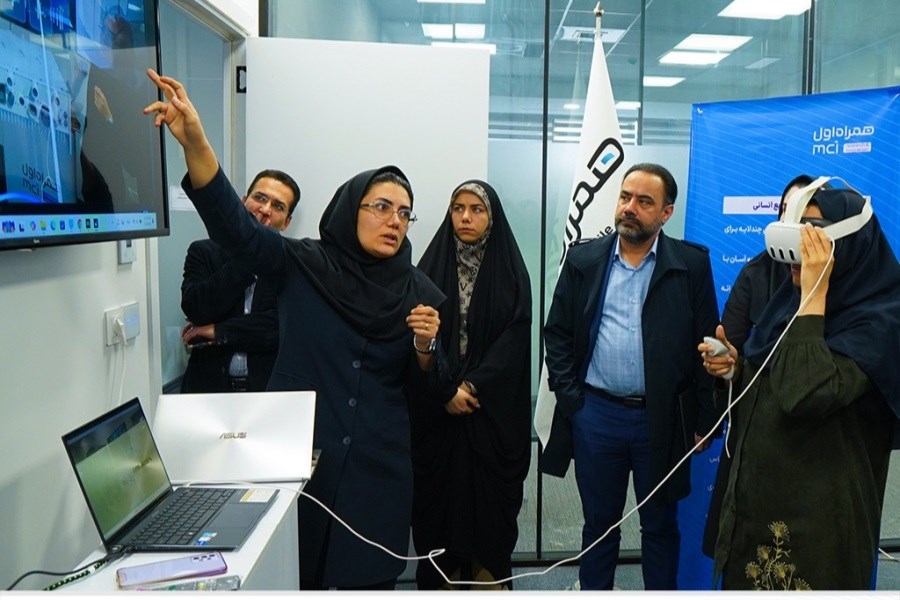 تصویر افتتاح نمایشگاه دائمی محصولات و خدمات هوشمند مرکز تحقیق و نوآوری همراه اول