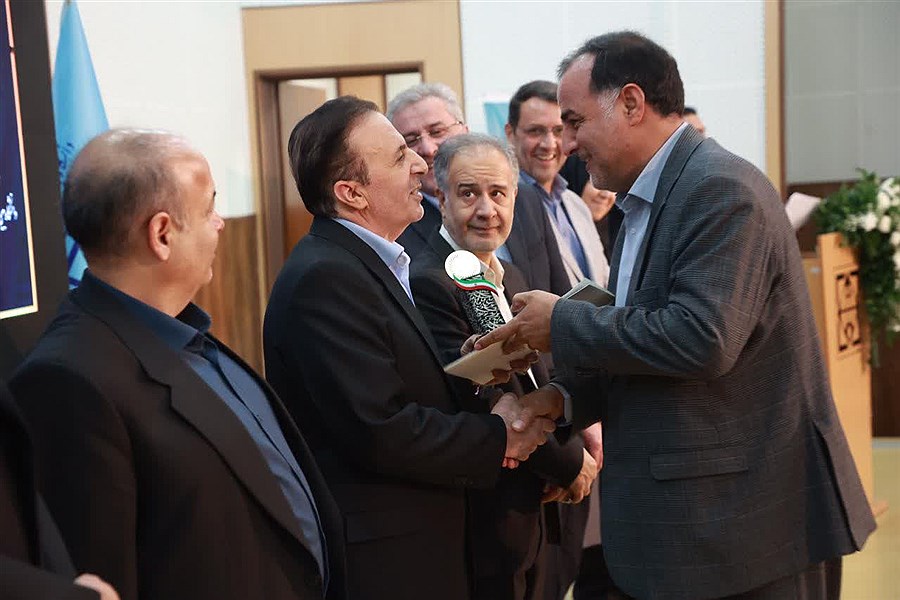 تصویر محمد پیری، شهردار محمدیه، شهردار پژوهش‌محور استان قزوین ۱۴۰۴ شد