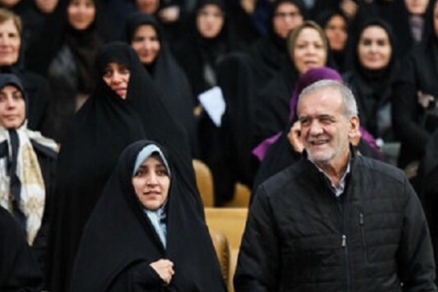 تصویر بزرگداشت مقام زن با حضور پزشکیان برگزار شد