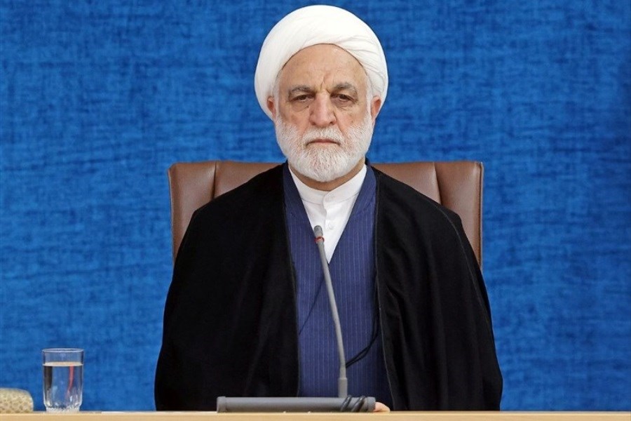 برخورد قانونی با مفسدان ضروری است اما به تنهایی کافی نیست/ موضوع ارز را رها نکنید