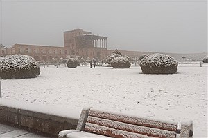 نصف‌جهان غرق در سپیدی؛ رقص برف و لبخند در خیابان‌های اصفهان+فیلم